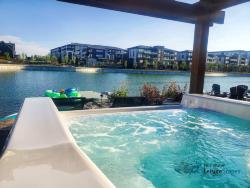 Coast Spas Purfikt Infinity Edge hot tub