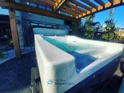 Coast Spas Purfikt infinity edge hot tub